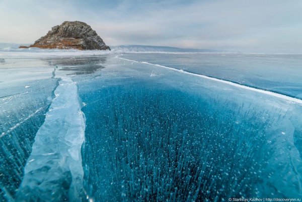 Озеро Байкал лед