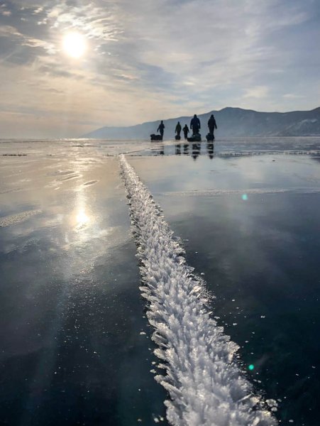 Озеро Байкал лед