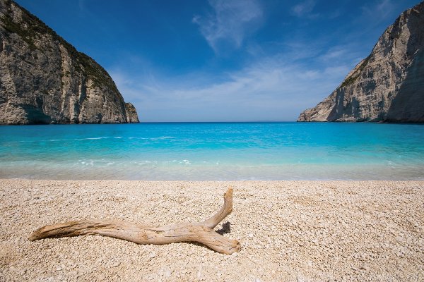 Шезлонг на пляже