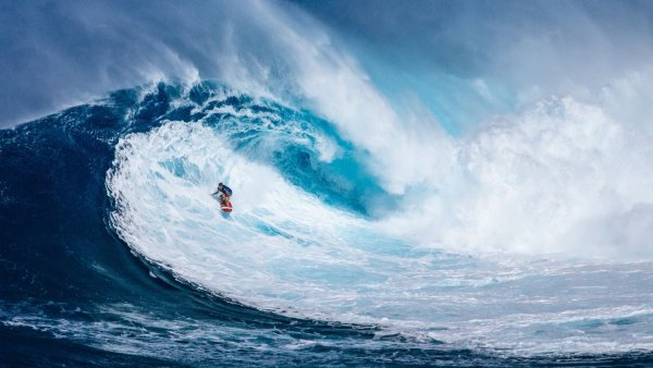 Девушка на берегу моря