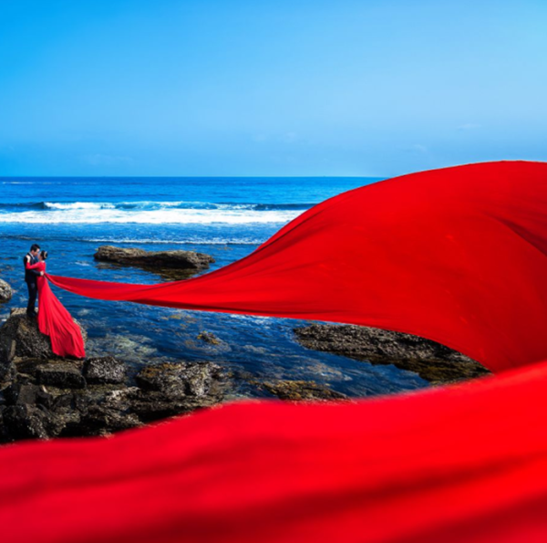 Море в красных тонах