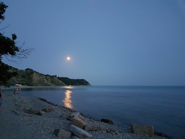Голубая бухта Бжид море