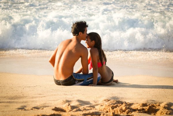 Мужчина и женщина на пляже