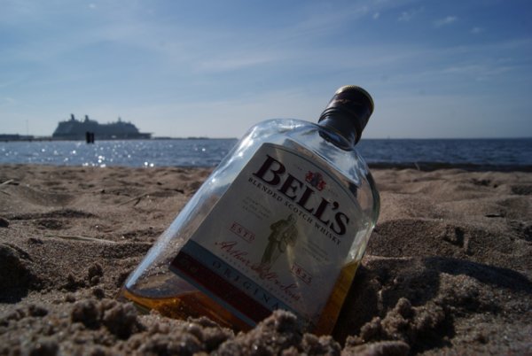 Виски на пляже