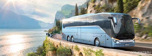 Туристический автобус в горах