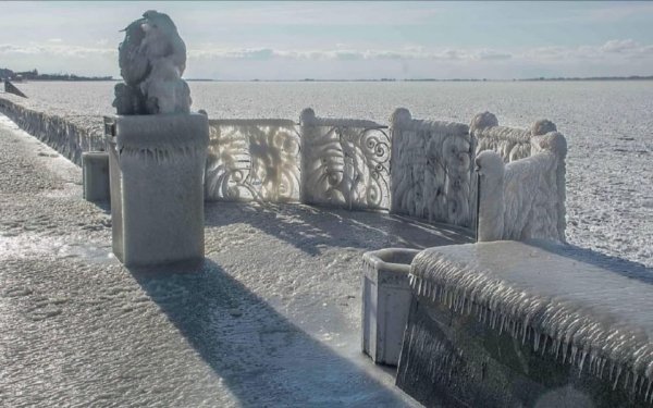 Замерзшее черное море 2012