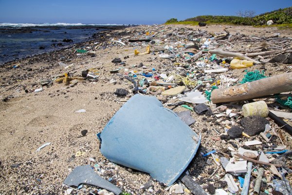 Мусор на побережье