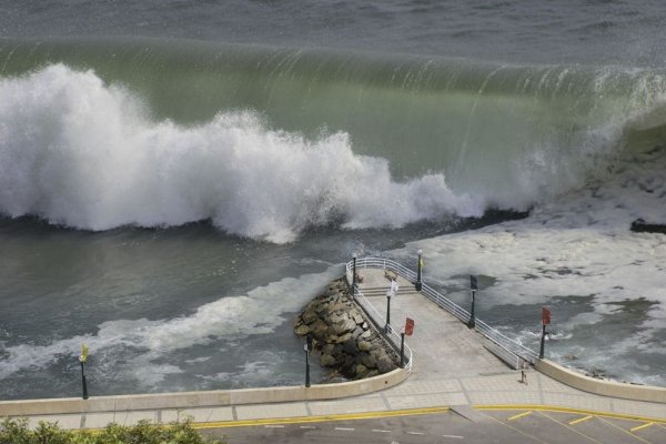 Санта Моника ЦУНАМИ