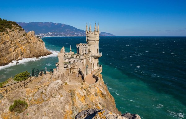 Ласточкино гнездо Крым гора