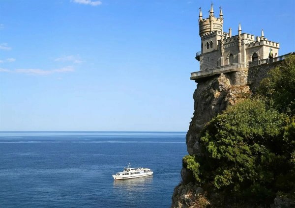 Ласточкино гнездо в Крыму с моря