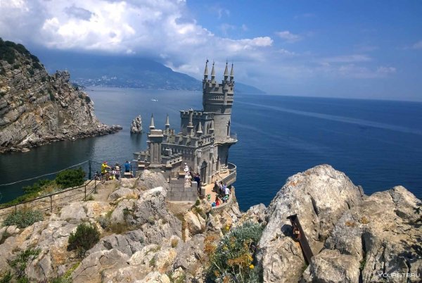Ласточкино гнездо Крым гора