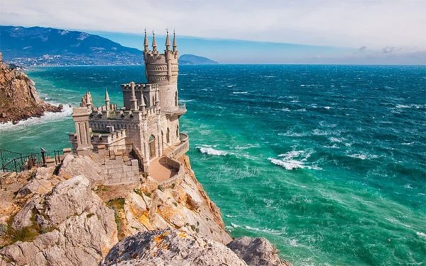 Замок Ласточкино гнездо в Крыму