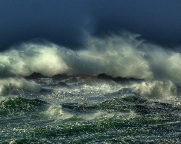 Бурное море