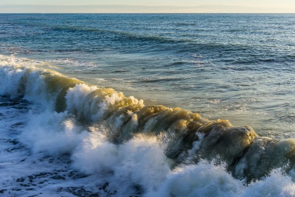 Каспийское море шторм