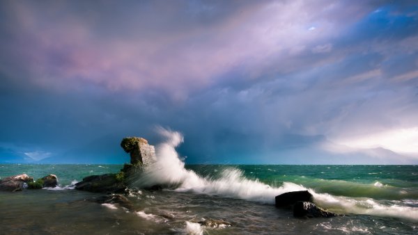 Бушующее облака