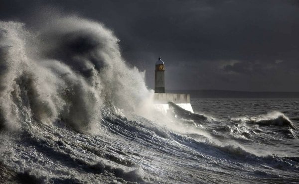 Атлантический океан шторм волны