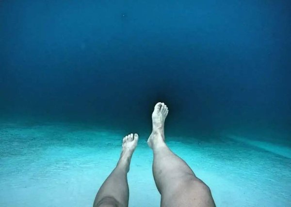 Ноги под водой