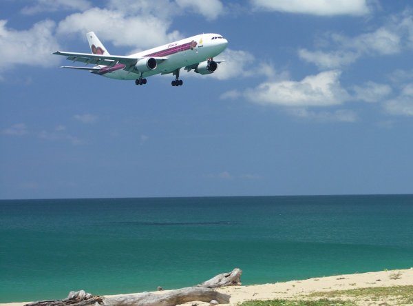 Пляж махо на острове сен-Мартен