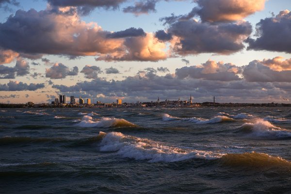 Вид на старый Таллинн с моря