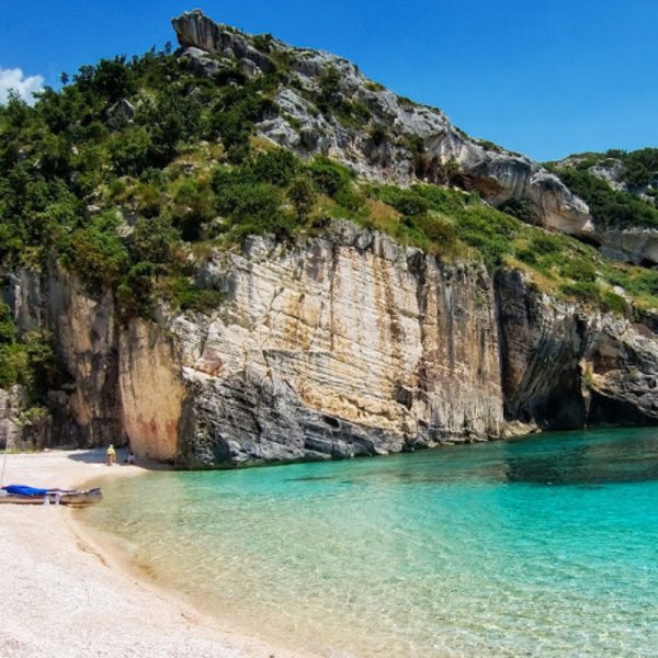 Grama Bay Албания