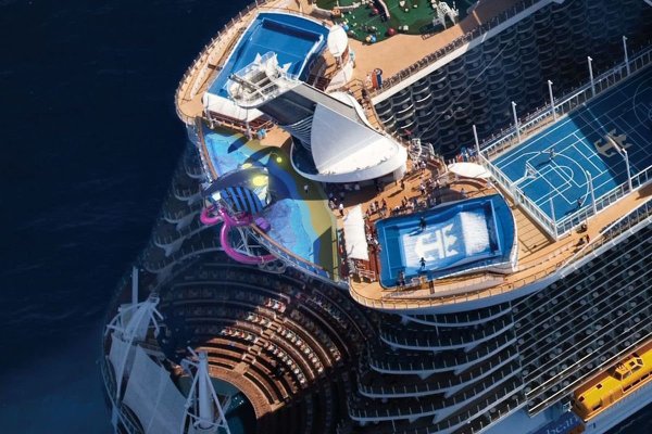 Круизный лайнер симфония Мария