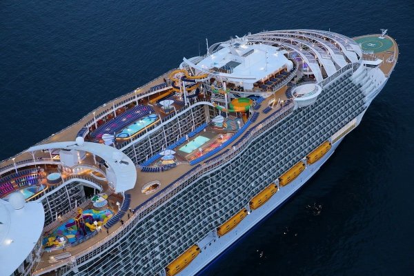 Ovation of the Seas лайнер