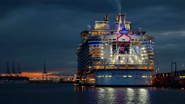 Круизный лайнер Wonder of the Seas