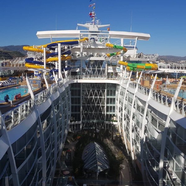 Оазис морей круизный лайнер