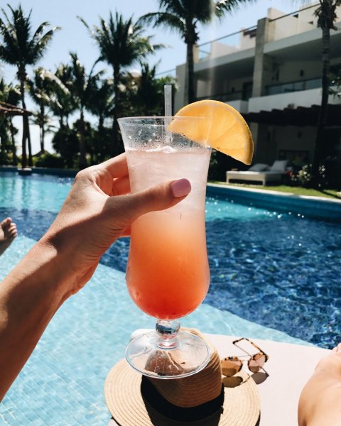 Коктейль на пляже