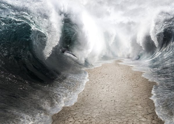 Море расступилось