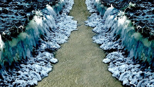 Море расступилось