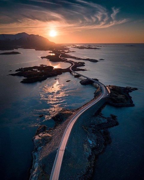 Волны на закате