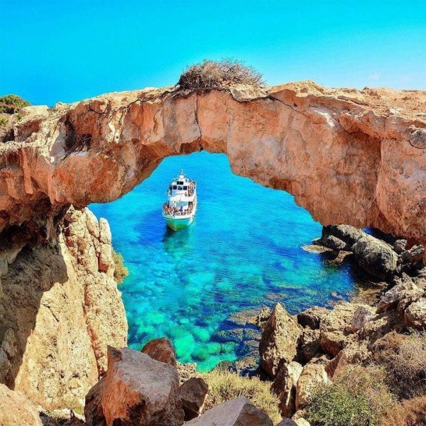 Кипр Айя Напа скала