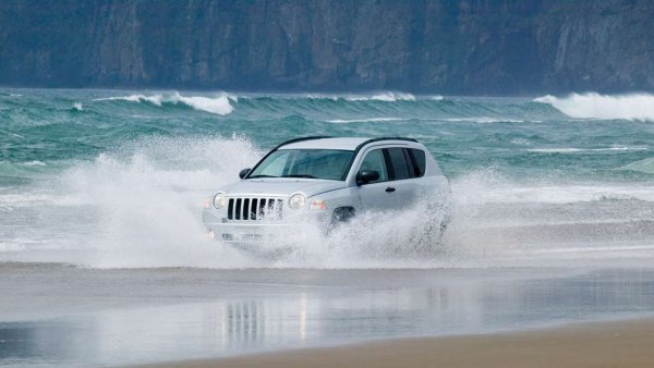 На море на машине