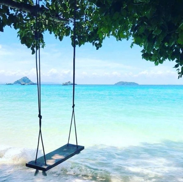 Качели над морем