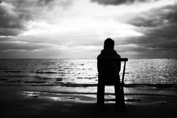 Море в темных тонах