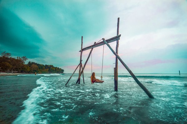 Качели в воде