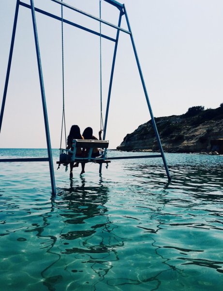 Качели в океане