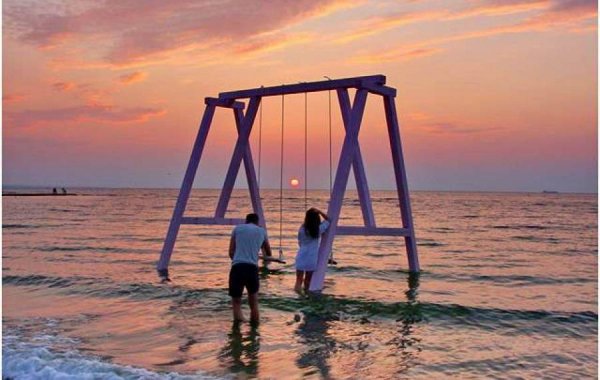 Тарханкут – пляж «Майами» качели