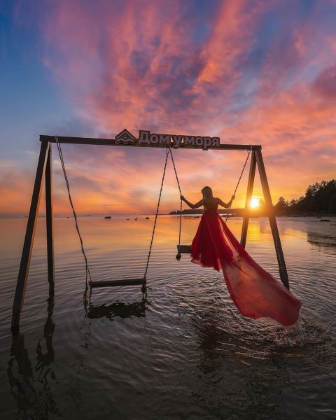 Качели в море