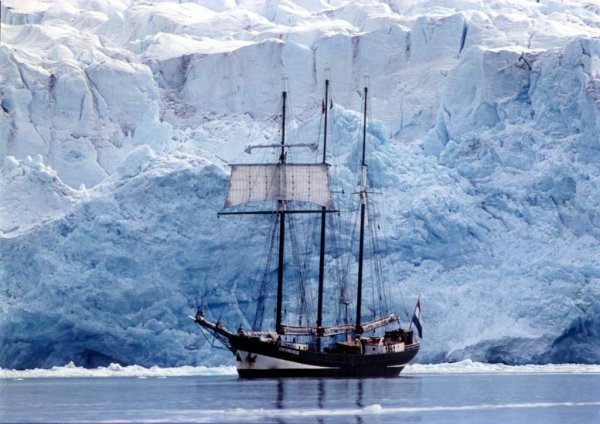 Корабль во льдах