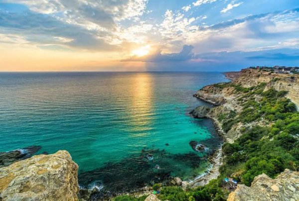 Севастополь памятник в море