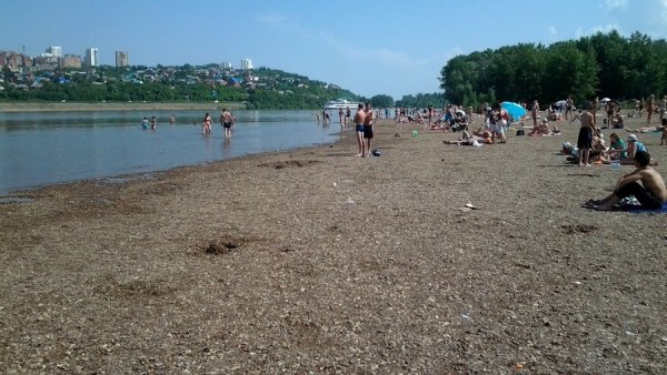 Море корабль вдалеке