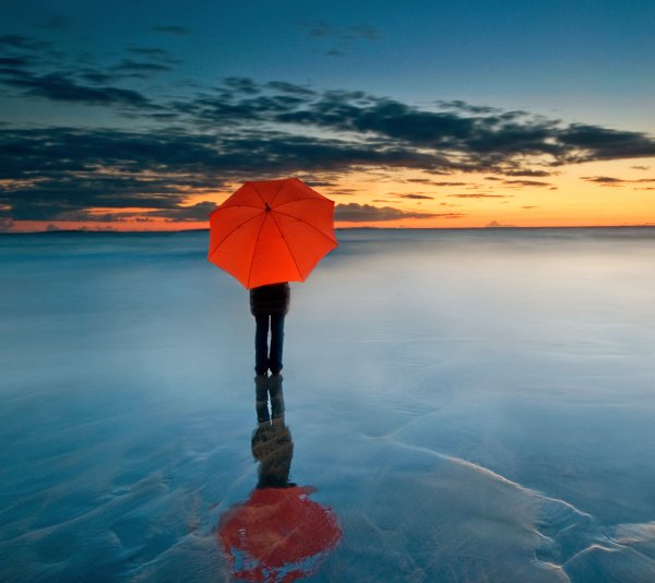 Красный зонтик