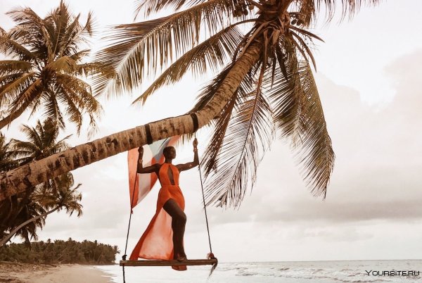 Девушка на Пальме