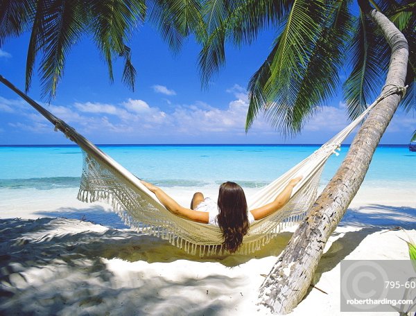 Море пальмы девушка