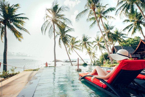 Пальмы парами на берегу