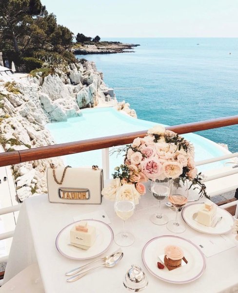 Атрибуты красивой жизни