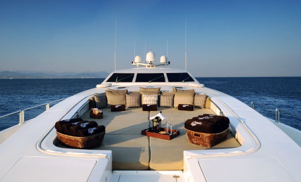 Люксури яхта