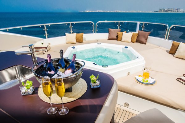 Пикник на яхте